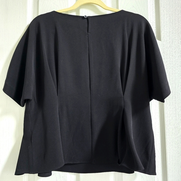 🌷UNIQLO CREPE PEPLUM SHORT SLEEVED TOP - Picture 2 of 7